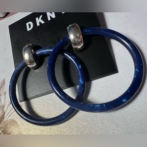 ♻️$4♻️ DKNY plastic/metal drop hoop earrings.
